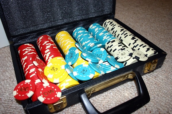 Casino law and how to play cards in the casino?