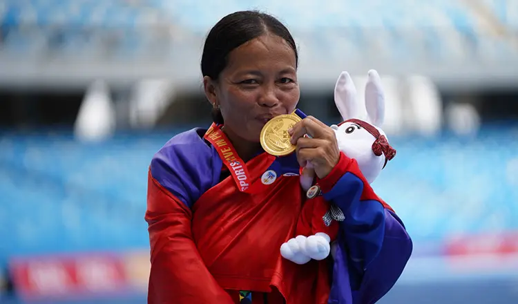 Excellent Nguon Ratana successfully defended the gold medal in athletics at home