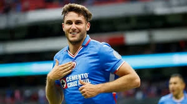 Arsenal Among Contenders in the Race for Feyenoord Striker Santiago Gimenez