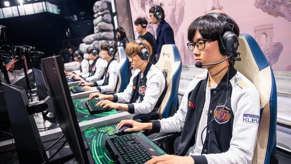 What Insider Betting Tips Do Former Esports Coaches Share