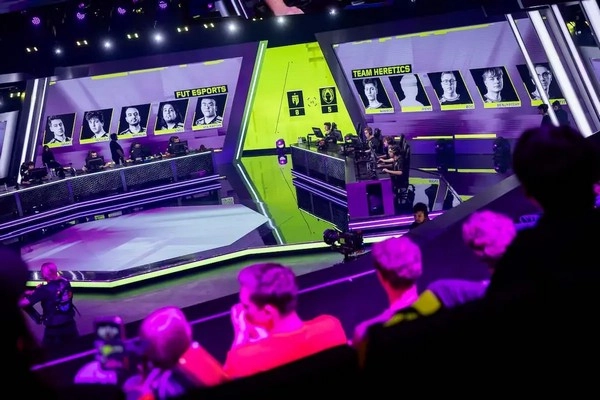 When Pauses in Esports Say More Than the Scoreboard