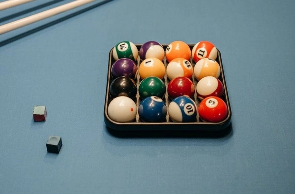 Is It Better to Bet Over or Under on Total Frames in Billiards?