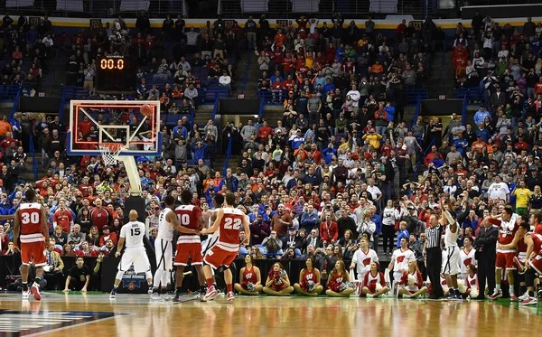 Do bookmakers misprice the Buzzer Beater Market after recent heroics?

