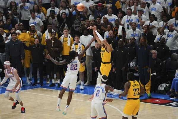 Do bookmakers misprice the Buzzer Beater Market after recent heroics?
