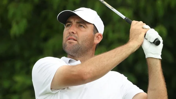 What are the factors that make Each Way betting in golf a smart choice for cautious bettors?