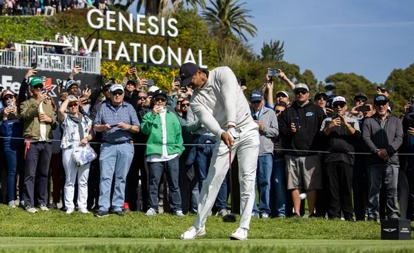 What are the factors that make Each Way betting in golf a smart choice for cautious bettors?