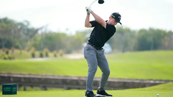 How can you predict a golfer's qualifying performance with minimal data?