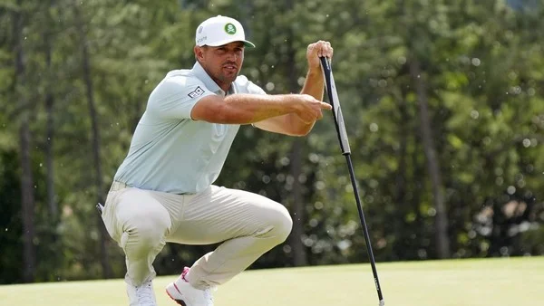 How can you predict a golfer's qualifying performance with minimal data?