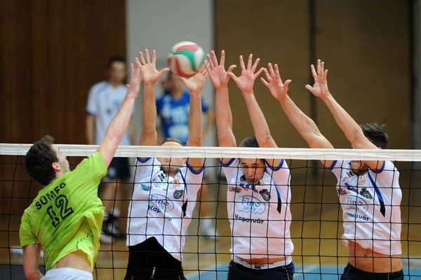 How do volleyball block strategies change match odds?