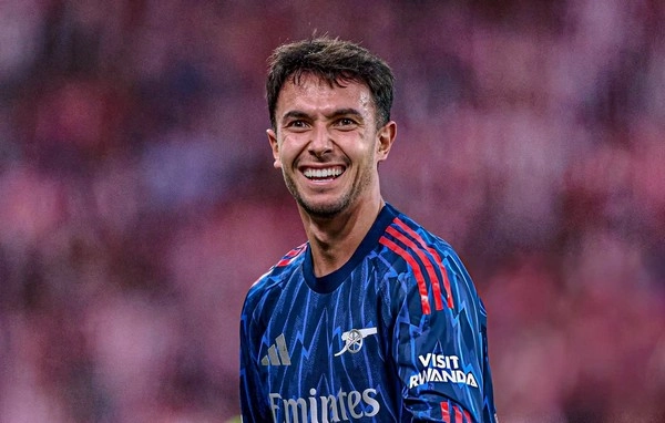 Arsenal fans furious over Martin Zubimendi 's costly mistake against Manchester United