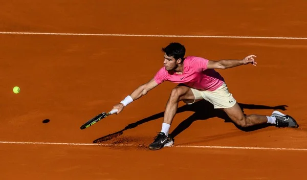 Should bookmakers consider clay court specialists in equal matches?