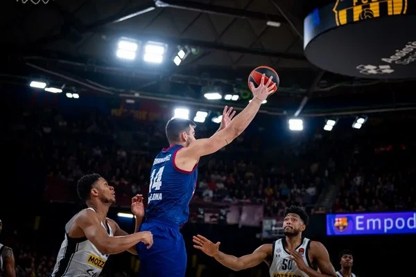 When does fatigue create an advantage in basketball betting?