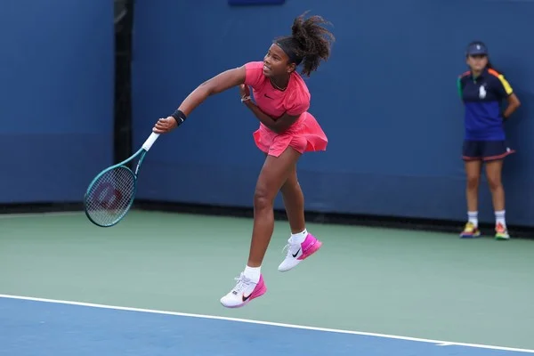 Can the dominance of the serve predict the outcome of tennis betting?