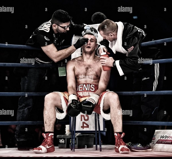 Can corner tips affect rotation in professional boxing?