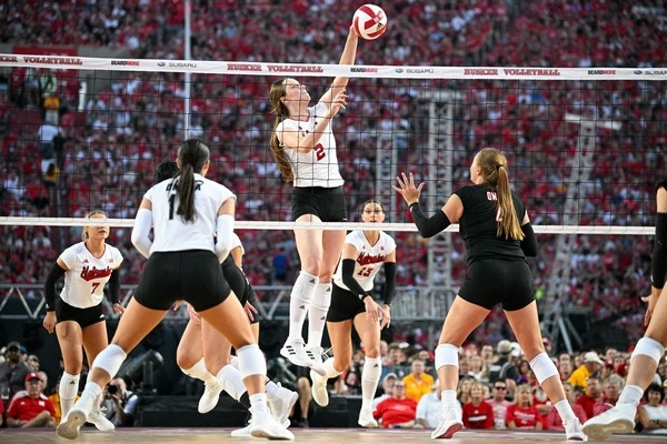 Is public pressure the main factor causing changes in volleyball movements?